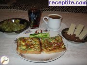 снимка 3 към рецепта Топли сандвичи с яйца, сирене и колбас