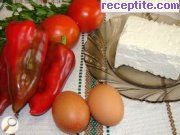 снимка 1 към рецепта Пълнени чушки с яйца и сирене в доматен сос