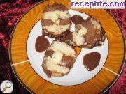снимка 4 към рецепта Бисквитен десерт с шоколадов сос