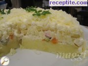 снимка 9 към рецепта Картофена торта с руска салата