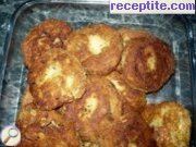 снимка 3 към рецепта Картофени кюфтенца с лук и сирене