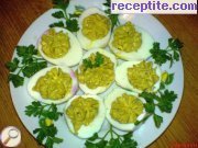 Пълнени яйца с пикантен сос