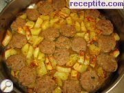 снимка 9 към рецепта Кюфтенца с картофи на фурна