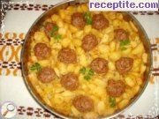 снимка 3 към рецепта Кюфтенца с картофи на фурна