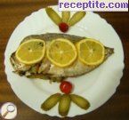 Маслена риба с маслини и праз