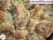 снимка 6 към рецепта Питка *Охлювчета* със сирене и яйца