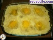 снимка 4 към рецепта Яйца на очи с пюре от картофи на фурна