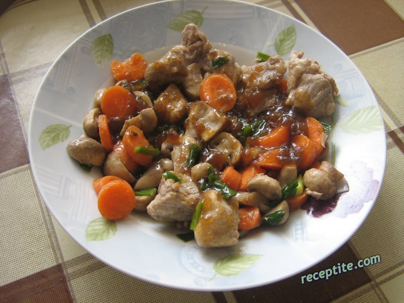 Снимки към Свинско филе с китайски сос и задушени зеленчуци