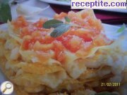снимка 1 към рецепта Пържена паста с пюре от фасул и доматен сос