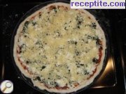 снимка 7 към рецепта Пица *Бяло, Зелено, Червено*
