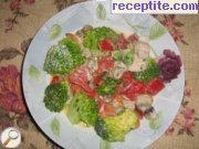 снимка 1 към рецепта Пиле със зеленчуци и сметана