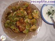 снимка 2 към рецепта Панирани броколи с млечен сос