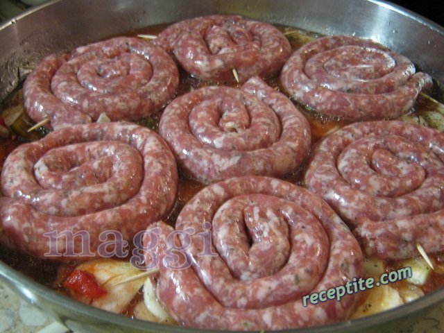Снимки към Наденица с яйца на фурна
