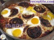 снимка 3 към рецепта Наденица с яйца на фурна