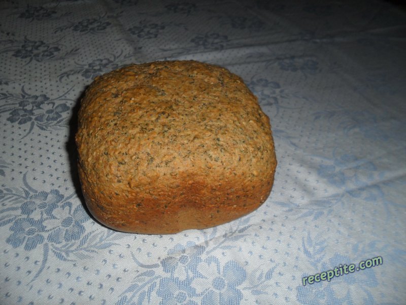 Снимки към Пълнозърнест хляб с коприва