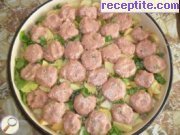 снимка 12 към рецепта Кюфтенца с картофи на фурна