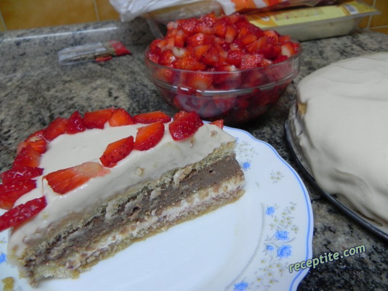 Снимки към Торта с готови блатове и два вида ганаш