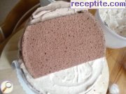 снимка 5 към рецепта Торта с готови блатове и два вида ганаш