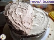 снимка 4 към рецепта Торта с готови блатове и два вида ганаш