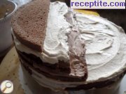 снимка 2 към рецепта Торта с готови блатове и два вида ганаш