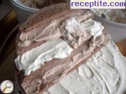 снимка 3 към рецепта Торта с готови блатове и два вида ганаш