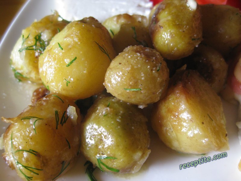 Снимки към Задушени пресни картофи с масло