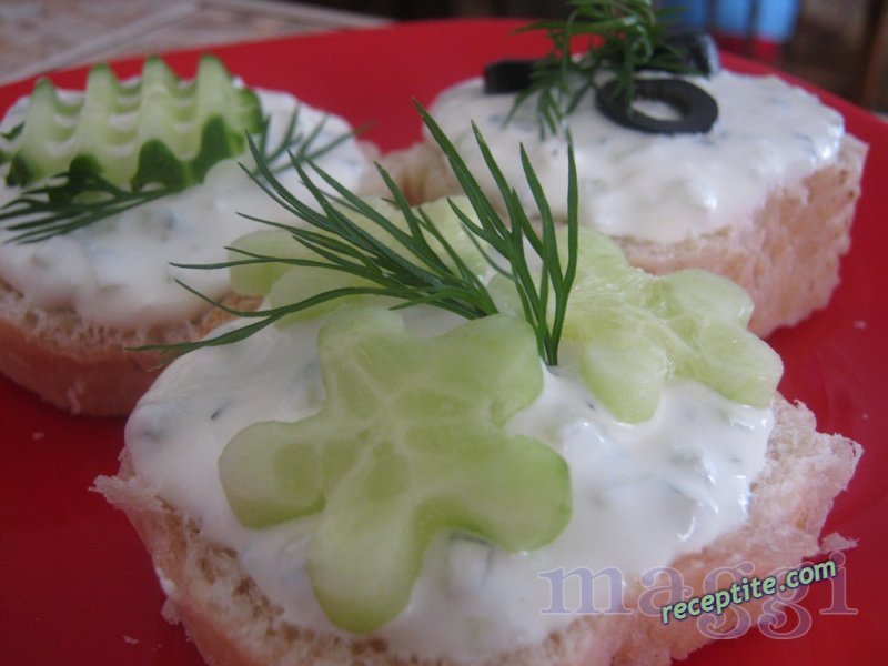 Снимки към Пастет от сирене с краставица