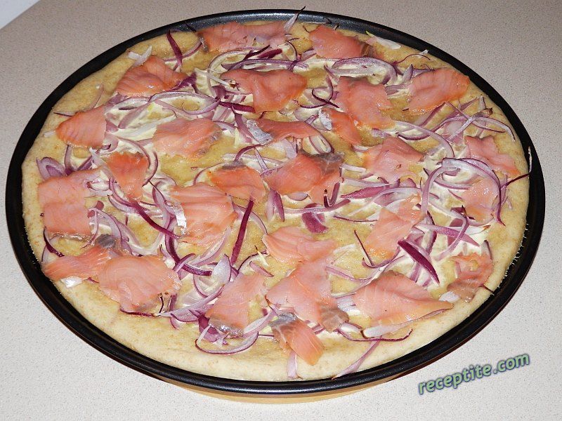Снимки към Пица с пушена сьомга и сметана