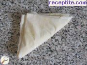 снимка 5 към рецепта Бързи триъгълни банички