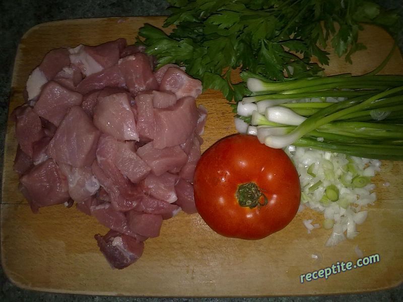 Снимки към Свинско месо със зелен лук и яйце