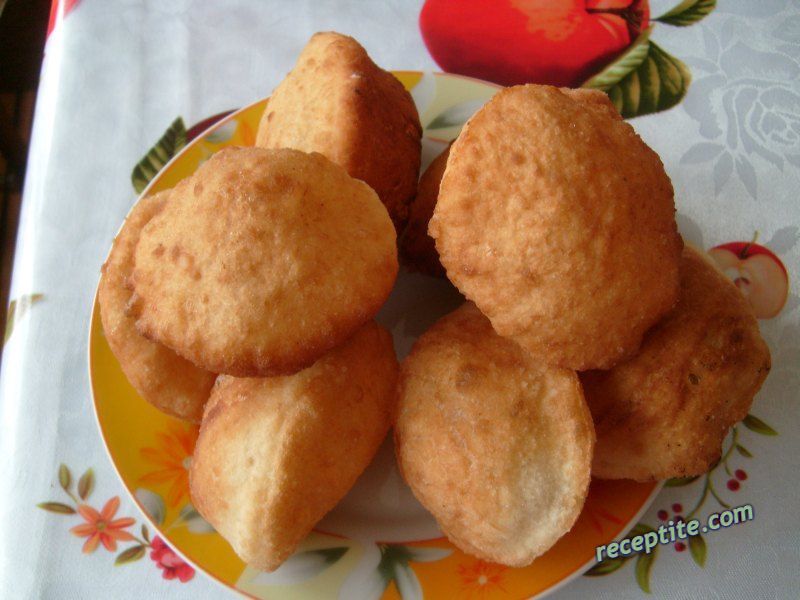 Снимки към Бачура (Bhatura) - индийски хляб-балон