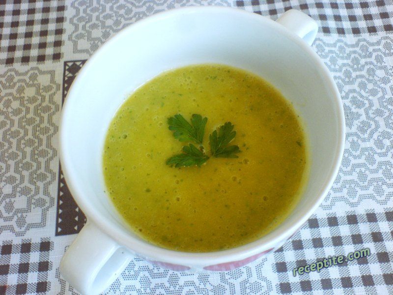 Снимки към Картофена крем-супа с морков и лук