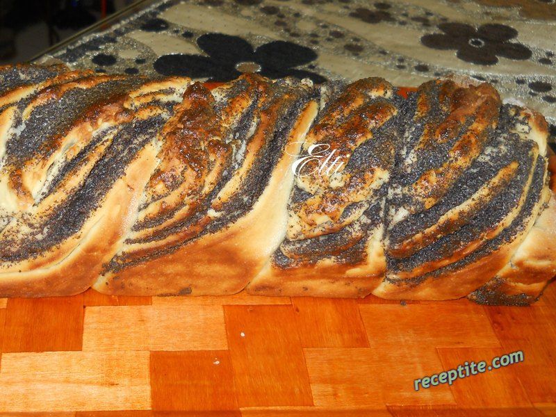 Снимки към Плетеница с орехи и мак