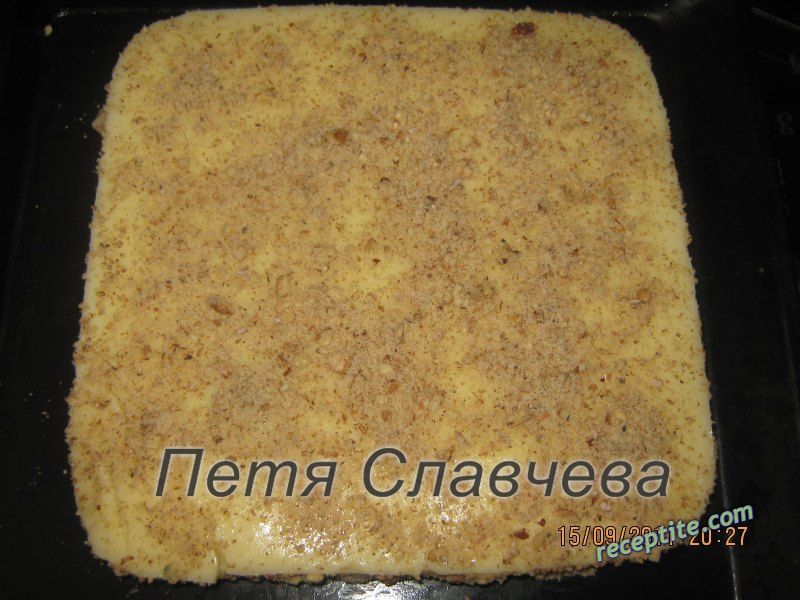 Снимки към Бисквитена торта с кроасани и крем