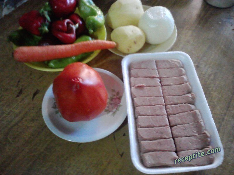Снимки към Яхнийка с кебапчета