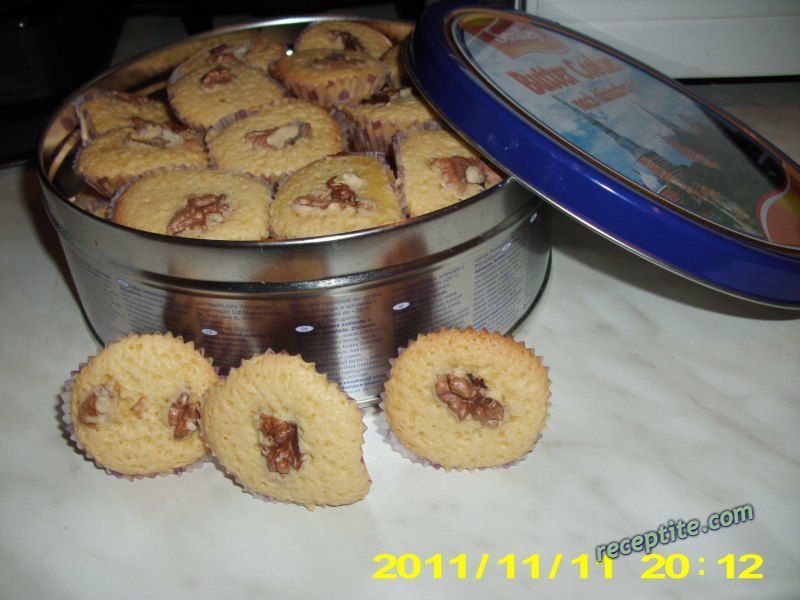 Снимки към Дребни сладки в хартиени кошнички
