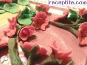 снимка 50 към рецепта Медено-захарно тесто за украса на торти