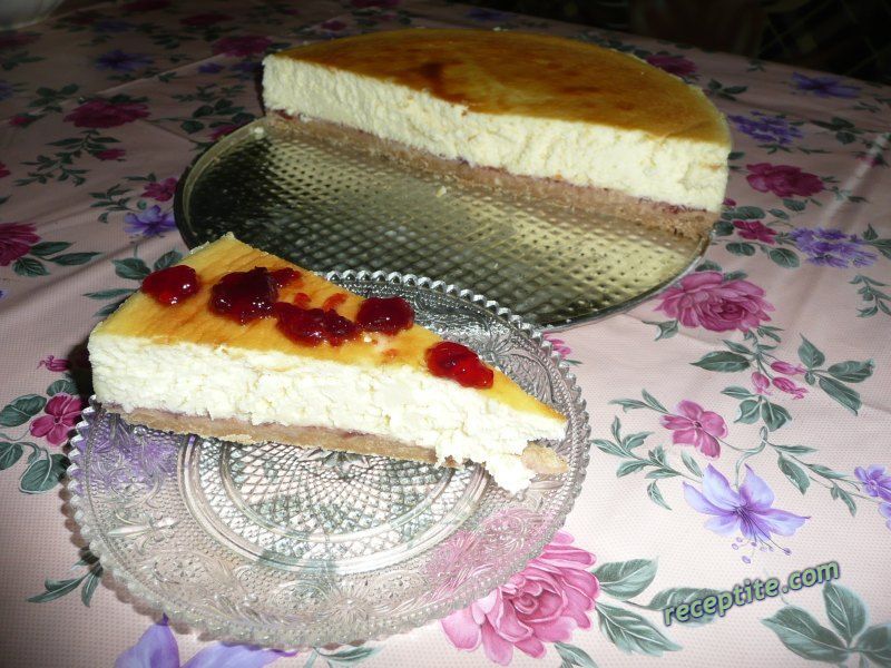 Снимки към Вишнево-бадемов чийзкейк