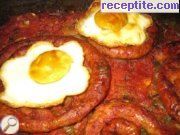 снимка 7 към рецепта Наденица с яйца на фурна