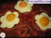 снимка 6 към рецепта Наденица с яйца на фурна