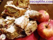 снимка 7 към рецепта Ябълков сладкиш с бисквити и ягоди