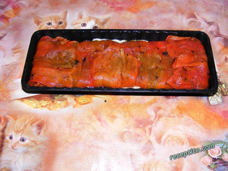 Снимки към Руло от печени чушки със сирене и яйце