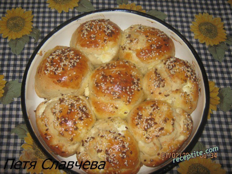 Снимки към Питка с крема сирене и сирене