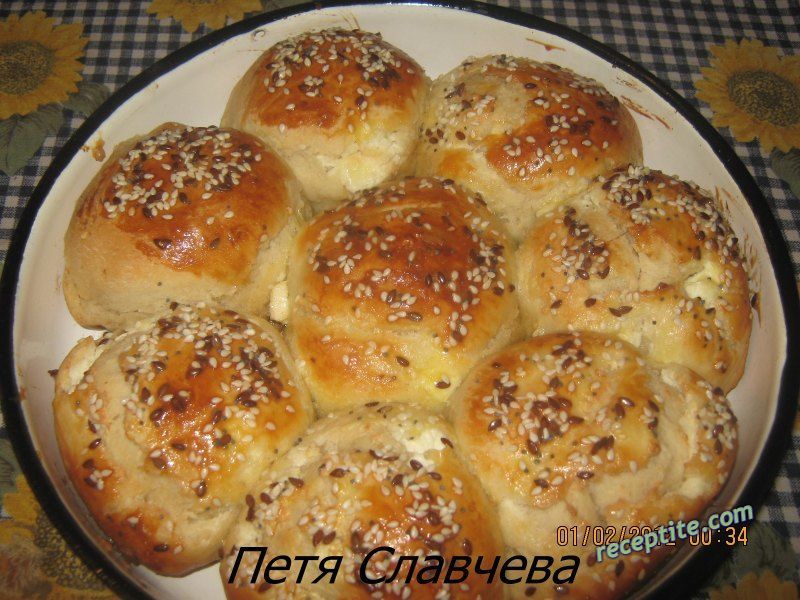 Снимки към Питка с крема сирене и сирене
