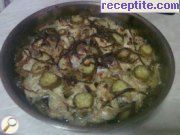 снимка 2 към рецепта Скумрия на фурна с кисели краставички и лук