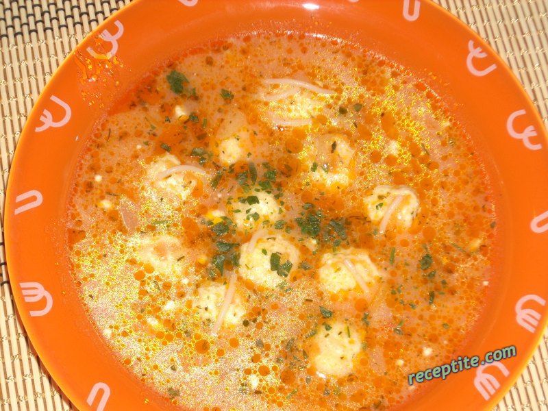 Снимки към Доматена супа с топчета сирене