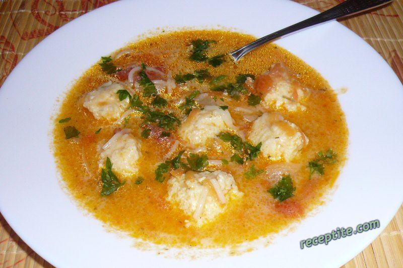 Снимки към Доматена супа с топчета сирене