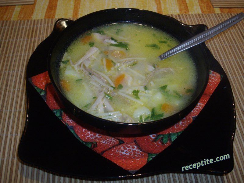 Снимки към Пилешка супа с фиде