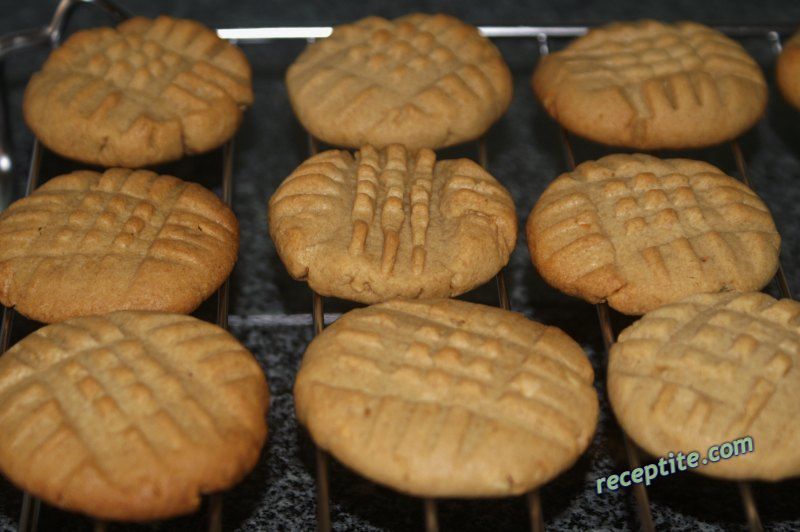 Снимки към Бисквити с фъстъчено масло