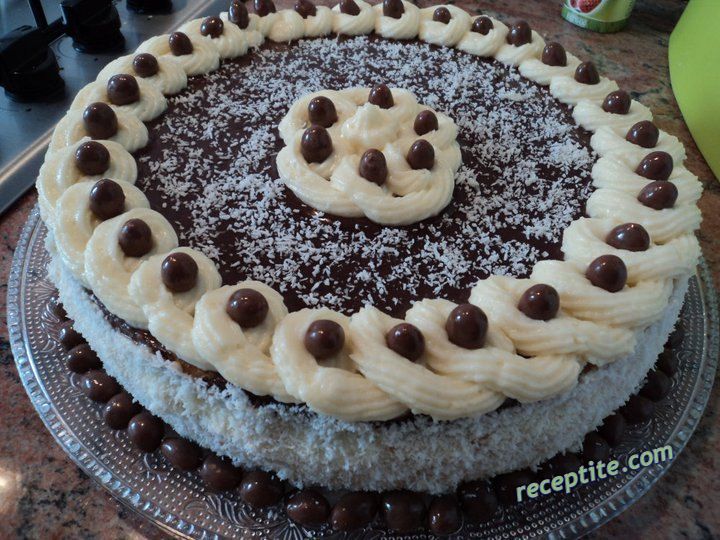 Снимки към Торта с готови блатове, шоколад и кокос